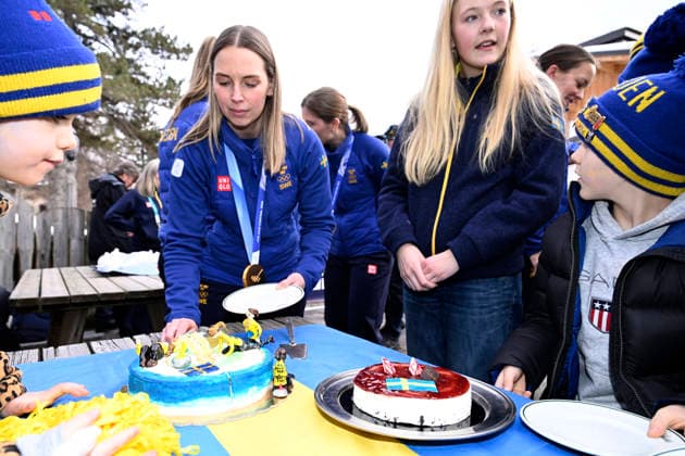CORTINA, ITALY 20260222 Team Hasselborg celebrates with a gold medal cake after the victory in the final between Switzerland and Sweden in the Olympic curling in Cortina. *** The image is included in the SPORTS PACKAGE. For others PAYMENT IMAGE *** CORTINA ITALY x10050x *** CORTINA, ITALY 20260222 Team Hasselborg celebrates with a gold medal cake after the victory in the final between Switzerland and Sweden in the Olympic curling in Cortina The image is included in the SPORTS PACKAGE For others PAYMENT IMAGE CORTINA ITALY x10050x  Copyright: xPontusxLundahl TTx OLYMPICS 2026 CURLING WOMEN FINAL SWITZERLAND-SWEDER