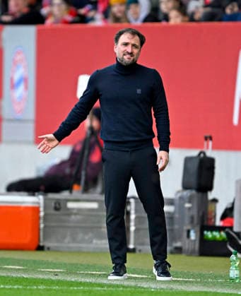 RECORD DATE NOT STATED 22.02.2026, Google Pixel Frauen-Fussball Bundesliga 2025 2026, 19.Spieltag, FC Bayern München - VfL Wolfsburg, im Bayern-Campus München, Trainer Jose Barcala (FC Bayern München) unzufrieden
