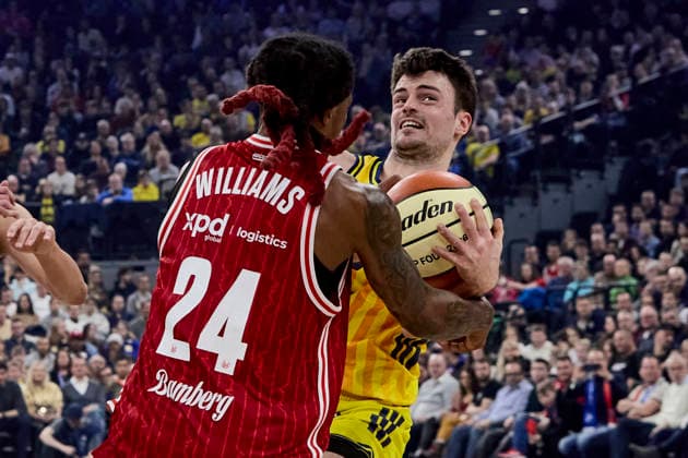 Deutsche Basketball Liga BBL Pokal, BMA365 Bamberg BASKETS vs ALBA Berlin, Berlin ALBA, Bamberg BMA365 BASKETS, 2026-02-22 in München (SAP Garden) MATTISSECK Jonas (ALBA Berlin Shooting Guard (SG) Nr9-BER9), BALINT Richard (BMA365 Bamberg BASKETS Point Guard (PG) Nr11-BAM11), WILLIAMS Cobe (BMA365 Bamberg BASKETS Point Guard (PG) Nr24-BAM24) sportworld München SAP Garden Bayern Deutschland