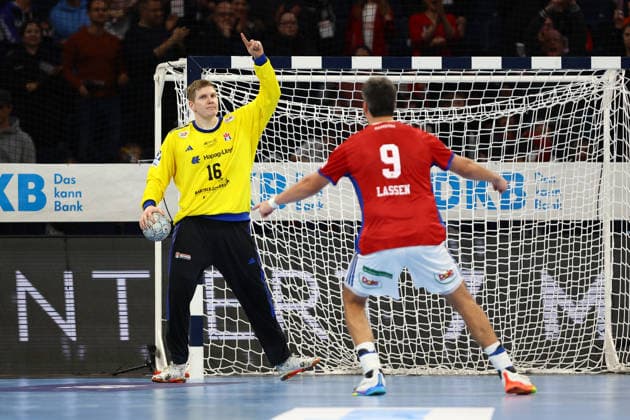 16 Robin Haug (Handball Verein Hamburg) bejubelt den entscheidenden gehaltenen Siebenmeter. Handball I Herren I Bundesliga (Daikin HBL) I Saison 2025-2026 I 22. Spieltag I Handball Sport Verein Hamburg - MT Melsungen I 22.02.2026 I Barclays Arena