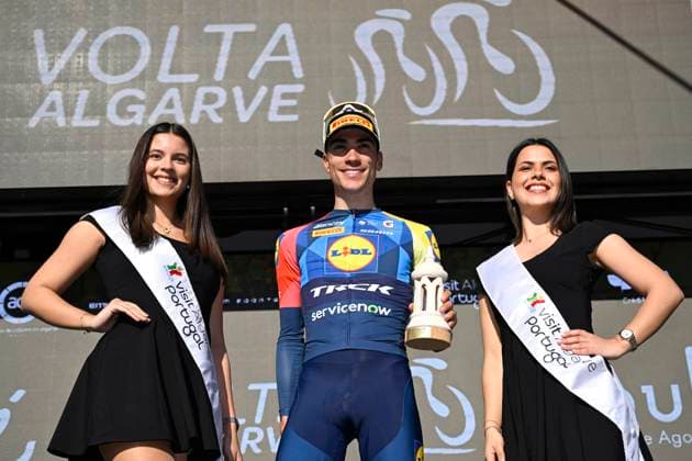 Volta Algarve 2026 Stage 5 ALTO DO MALHAO (LOULE), PORTUGAL - FEBRUARY 22 : Ayuso Juan (ESP) of Lidl - Trek pictured during the podium ceremony of stage 5 of the 52th edition of Volta Algarve an UCI ProSeries 2.Pro cycling road race stage for Men Elite of 148.4 km with start in Faro and finish in Alto do Malhao (Loule) on February 22, 2026 in Alto do Malhao (Loule), Portugal, 22 02 2026 ( Motordriver Guy De Vuyst - Alto do Malhao (Loule) Portugal  Copyright: xNicoxVereeckenx