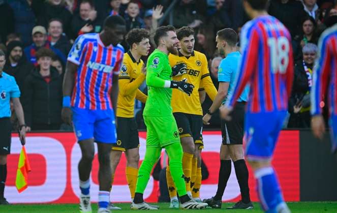 Crystal Palace v Wolverhampton Wanderers, London, UK - 22 Feb 2026 Ladislav Krejc’ of Wolverhampton Wanderers protests after he receives a second yellow card and is sent off during the Premier League match between Crystal Palace and Wolverhampton Wanderers at Selhurst Park, London on 22 February 2026. ( London Selhurst Park London England Copyright: xTomxSandberg PPAUKx PPA-250825