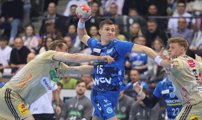 Stuttgart , Handball Daikin Bundesliga TVB Stuttgart vs. TSV Hannover-Burgdorf , Simone Mengon ( TVB )