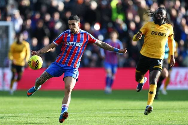 Daniel Munoz of Crystal Palace chased by Tolu Arokodare of Wolverhampton Wanderers Crystal Palace v Wolverhampton Wanderers, Premier League, Football, Selhurst Park, London, UK - 22 Feb 2026London Selhurst Park United Kingdom EDITORIAL USE ONLY No use with unauthorised audio, video, data, fixture lists, club league logos or live services. Online in-match use limited to 120 images, no video emulation. No use in betting, games or single club league player publications. Copyright: xSimonxDael Shutterstockx 16681548bl