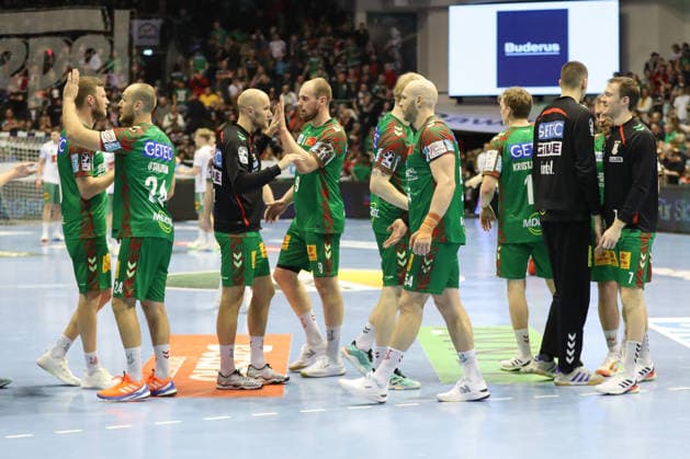 22.02.2026, xgox, Handball - Daikin HBL SC Magdeburg - GWD Minden emspor, v.l. Magdeburg Jubel ueber den Sieg, Jubel nach Spielende Magdeburg