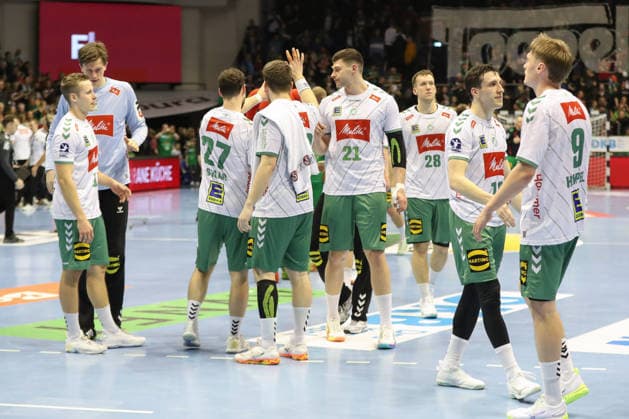 22.02.2026, xgox, Handball - Daikin HBL SC Magdeburg - GWD Minden emspor, v.l. Minden enttaeuscht, schaut enttaeuscht, niedergeschlagen, disappointed Magdeburg