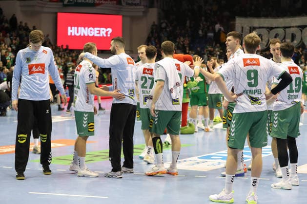 22.02.2026, xgox, Handball - Daikin HBL SC Magdeburg - GWD Minden emspor, v.l. Minden enttaeuscht, schaut enttaeuscht, niedergeschlagen, disappointed Magdeburg