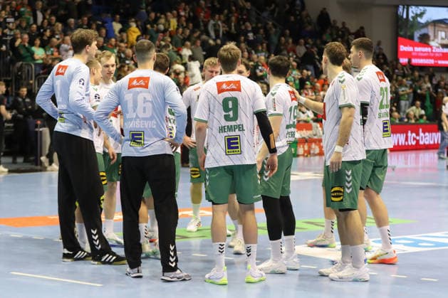22.02.2026, xgox, Handball - Daikin HBL SC Magdeburg - GWD Minden emspor, v.l. Minden enttaeuscht, schaut enttaeuscht, niedergeschlagen, disappointed Magdeburg