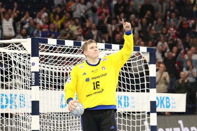 Handball Daikin Handball Bundesliga 2025 2026 - Handball Verein Hamburg vs. MT Melsungen Torwart Robin Paulsen Haug (Hamburg), hat den letzten 7m gehalten, Jubel, Barclays Arena Hamburg