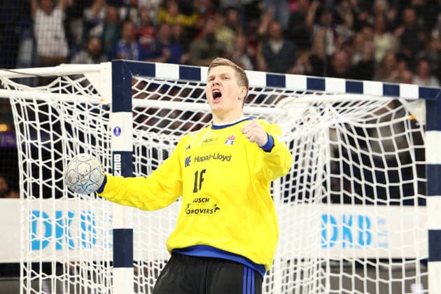 Handball Daikin Handball Bundesliga 2025 2026 - Handball Verein Hamburg vs. MT Melsungen Torwart Robin Paulsen Haug (Hamburg), hat den letzten 7m gehalten, Jubel, Barclays Arena Hamburg