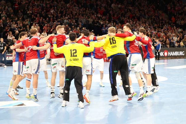 Handball Daikin Handball Bundesliga 2025 2026 - Handball Verein Hamburg vs. MT Melsungen Mannschaft des Handball Sport Verein Hamburg, Schlussjubel, Barclays Arena Hamburg