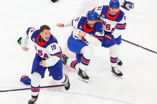 ITALY, MILAN - FEBRUARY 22, 2026: The USA s players celebrate victory in the men s Ice hockey, Eishockey gold medal match against Canada during the 2026 Winter Olympic Games, Olympische Spiele, Olympia, OS at Milano Santagiulia Ice Hockey Arena 2026 Winter Olympics: Men s Ice Hockey, Canada Vs USA  - ZUMAt113 20260222_zaa_t113_390 Copyright: xPeterxKovalevx