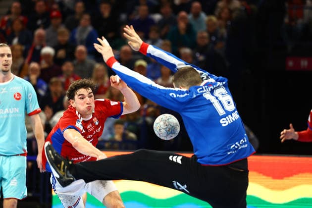 Handball I Herren I Saison 2025 2026 I Bundesliga I 22. Spieltag I HSV Hamburg - MT Melsungen I 22.02.2026 Elias Kofler (6, HSV Hamburg) Nebojsa Simic (16, MT Melsungen) Hamburg Barclaycard Arena Hamburg Deutschland Copyright: xLobeca RalfxHomburgx
