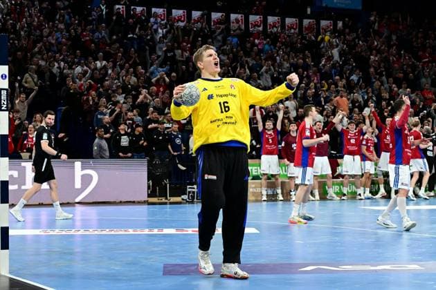 Handball I Herren I Bundesliga l Daikin HBL I Handball Sportverein Hamburg - MT Melsungen I Spieltag I Saison 2025-2026 I HSVH I 22.02.2026 I Haug Robin (HSV Hamburg) haelt hier den letzten 7meter und jubelt zu den Fans , Sportarena : Barclays Arena Hamburg, Stellingen Hamburg Deutschland