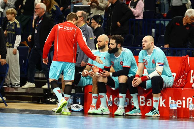 Handball I Herren I Saison 2025 2026 I Bundesliga I 22. Spieltag I HSV Hamburg - MT Melsungen I 22.02.2026 Enttäuschung bei den Spielern der MT Melsungen nach der Niederlage in Hamburg Ruben Marchan (2, MT Melsungen) Arnar Freyr Arnarsson (21, MT Melsungen) Hamburg Barclaycard Arena Hamburg Deutschland Copyright: xLobeca RalfxHomburgx