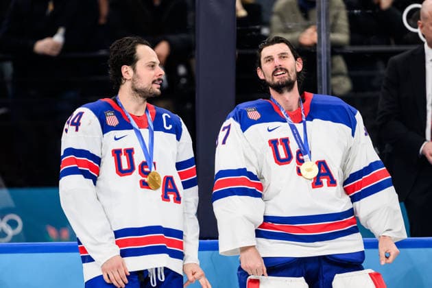 260222 Auston Matthews and goaltender Connor Hellebuyck of USA celebrate after the men s Ice hockey, Eishockey final between Canada and USA during day 16 of the 2026 Winter Olympics on February 22, 2026 in Milan. Photo: Joel Marklund BILDBYRAN kod JM JM0802 bbeng ishockey ice hockey Olympic Games, Olympische Spiele, Olympia, OS olympics winter olympics os ol olympiska spel vinter-os olympiske leker milano cortina 2026 milan cortina 2026 milano cortina 2026 olympic games milano cortina 2026 winter olympic games milano cortina-os milano cortina-ol vinter-ol final usa united states canada kanada jubel *** 260222 Auston Matthews and goaltender Connor Hellebuyck of USA celebrate after the men s ice hockey final between Canada and USA during day 16 of the 2026 Winter Olympics on February 22, 2026 in Milan Photo Joel Marklund BILDBYRAN kod JM JM0802 bbeng ishockey ice hockey olympic games olympics winter olympics os ol olympiska spel vinter os olympiske leker milano cortina 2026 milan cortina 2026 milano cortina 2026 olympic games milano cortina 2026 winter olympic games milano cortina os milano cortina ol vinter ol final usa united states canada kanada jubel  Copyright: JOELxMARKLUND BB260222JM077