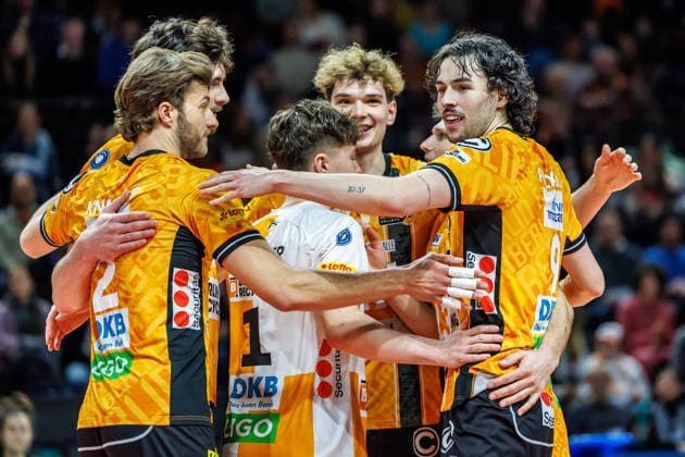 22.02.26, Volleyball, Männer: BR Volleys - Volley Goats Mitteldeutschland, Bundesliga, 23. Spieltag, Max-Schmeling-Halle. Die Mannschaft der BR Volleys freut sich ueber den Sieg. BR Volleys - Volley Goats Mitteldeutschland,