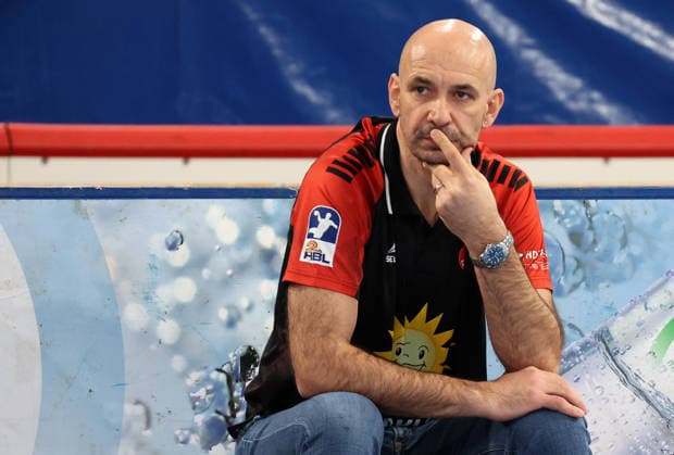 22.02.2026, Deutschland, Bietigheim, Handball 2. Bundesliga, SG BBM Bietigheim vs. TuS N-Lübbecke, TuS Trainer Davor Dominikovic