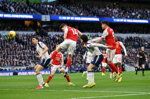 Spurs vs Arsenal, Premier League Viktor Gyokeres of Arsenal heads close during the Spurs vs Arsenal, Premier League match at the Tottenham Hotspur Stadium London. London Tottenham Hotspur Stadium UK Copyright: xMartinxDaltonx Spurs_vs_Arsenal_220226_MD_010