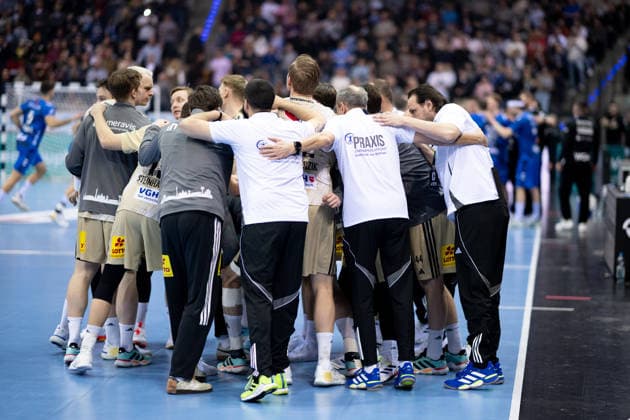 TSV Hannover Burgdorf, Teamkreis TVB Stuttgart vs. TSV Hannover Burgdorf, DAIKIN Handballbundesliga, 22. Spieltag, Saison 2025 2026, 22.02.2026 Eibner-Pressefoto Andreas Ulmer TVB Stuttgart vs. TSV Hannover Burgdorf, DAIKIN Handballbundesliga, 22. Spieltag, Saison 2025 2026, 22.02.2026 Stuttgart Copyright: xEibner-Pressefoto AndreasxUlmerx EP_AUR