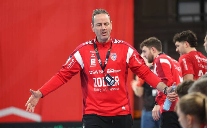 22.02.2026, Deutschland, Bietigheim, Handball 2. Bundesliga, SG BBM Bietigheim vs. TuS N-Lübbecke, BBM Trainer Iker Romero