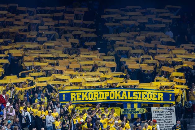 GER, BMW Top Four, Basketball BBL Pokal, Finale, BMA365 Bamberg Baskets - ALBA Berlin. 22.02.2026, SAP Garden, München, GER, BMW Top Four, Basketball BBL Pokal, Finale, BMA365 Bamberg Baskets - ALBA Berlin. Fans von ALBA Berlin Foto Alexander Trienitz München SAP Garden Bayern Deutschland