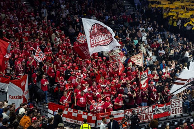 GER, BMW Top Four, Basketball BBL Pokal, Finale, BMA365 Bamberg Baskets - ALBA Berlin. 22.02.2026, SAP Garden, München, GER, BMW Top Four, Basketball BBL Pokal, Finale, BMA365 Bamberg Baskets - ALBA Berlin. Fans von BMA365 Bamberg Baskets Foto Alexander Trienitz München SAP Garden Bayern Deutschland