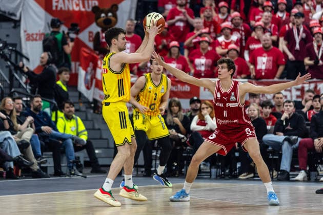 GER, BMW Top Four, Basketball BBL Pokal, Finale, BMA365 Bamberg Baskets - ALBA Berlin. 22.02.2026, SAP Garden, München, GER, BMW Top Four, Basketball BBL Pokal, Finale, BMA365 Bamberg Baskets - ALBA Berlin. Jonas Mattisseck (ALBA Berlin 9), Richard Balint (BMA365 Bamberg Baskets, 11) Foto Alexander Trienitz München SAP Garden Bayern Deutschland