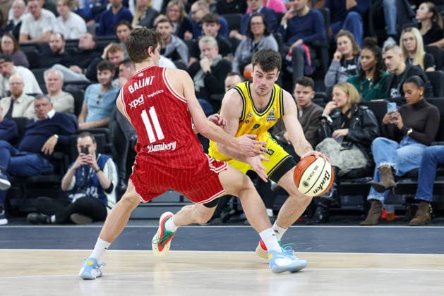 Jonas Mattisseck (Alba Berlin, 09) mit Richard Balint (BMA365 Bamberg Baskets, 11), GER, BMA365 Bamberg Baskets vs. Alba Berlin, Basketball, BBL Pokal, BMW TOP FOUR, Finale, Saison 2025 2026, 22.02.2026, GER, BMA365 Bamberg Baskets vs. Alba Berlin, Basketball, BBL Pokal, BMW TOP FOUR, Finale, Saison 2025 2026, 22.02.2026 Muenchen Copyright: xEibner-Pressefoto JennixMaulx EP_JML