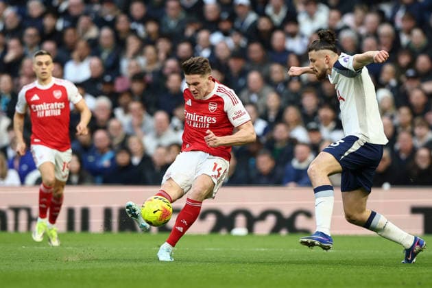 Tottenham Hotspur v Arsenal, Premier League Viktor Gyokeres of Arsenal shoots at goal during the Tottenham Hotspur v Arsenal Premier League match at the Tottenham Hotspur Stadium, London, England on 22 February 2026 Credit: Ian Stephen Every Second Media Editorial use only. All images are copyright Every Second Media Limited. No images may be reproduced without prior permission. All rights reserved. Premier League and Football League images are subject to licensing agreements with Football DataCo Limited. see https: www.football-dataco.com Copyright: xIMAGO EveryxSecondxMediax ESM-1815-0014 IanxStephenx xEveryxSecondxMediax