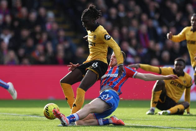 Crystal Palace v Wolverhampton Wanderers - Premier League Mateus Mane of Wolverhampton Wanderers (left) is tackled by Adam Wharton of Crystal Palace (right) during the Premier League match between Crystal Palace and Wolverhampton Wanderers at Selhurst Park in London, England, on February 22, 2026. London Greater London United Kingdom  Copyright: xMIxNewsx originalFilename:fletcher-crystalp260222_npQTV.jpg