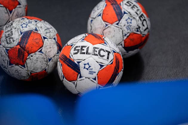 HSG Blomberg-Lippe (GER) vs. MOL Esztergom (HUN), Handball, EHF European League Women, Gruppenphase, 22.2.2026, Saision 2025 2026, Lemgo Der Spielball der EHF European League Women von Select Lemgo Phoenix Contact Arena Deutschland
