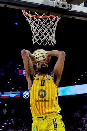 Deutsche Basketball Liga BBL Pokal, BMA365 Bamberg BASKETS vs ALBA Berlin, Berlin ALBA, Bamberg BMA365 BASKETS, 2026-02-22 in München (SAP Garden) ROBERTS J wan (ALBA Berlin Center (C) Nr13-BER13) sportworld München SAP Garden Bayern Deutschland