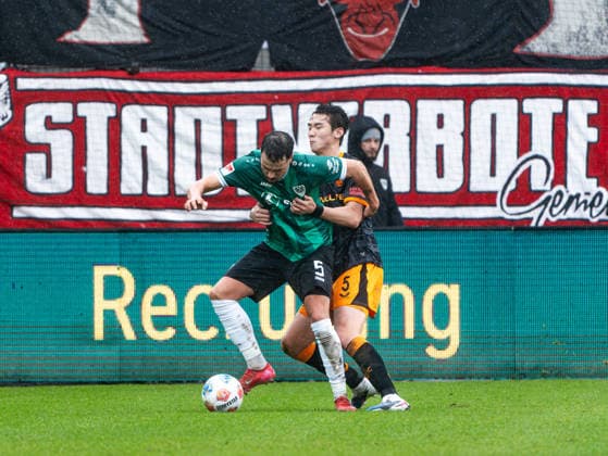 Yassine Bouchama (SC Preussen Muenster, 05) im Zweikampf gegen Jisoo Kim (1. FC Kaiserslautern, 05) Preussen Muenster vs. 1. FC Kaiserslautern, Fussball, 2. Bundesliga, 23. Spieltag, Saison 2025 2026, 22.02.2026 DFL REGULATIONS PROHIBIT ANY USE OF PHOTOGRAPHS AS IMAGE SEQUENCES AND OR QUASI-VIDEO, Preussen Muenster vs. 1. FC Kaiserslautern, Fussball, 2. Bundesliga, 23. Spieltag, Saison 2025 2026, 22.02.2026 Muenster