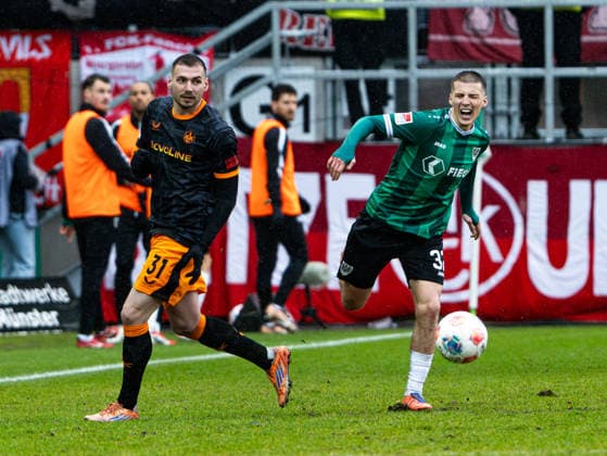 Luca Sirch (1. FC Kaiserslautern, 31) im Zweikampf gegen Tobias Raschl (SC Preussen Muenster, 32) Preussen Muenster vs. 1. FC Kaiserslautern, Fussball, 2. Bundesliga, 23. Spieltag, Saison 2025 2026, 22.02.2026 DFL REGULATIONS PROHIBIT ANY USE OF PHOTOGRAPHS AS IMAGE SEQUENCES AND OR QUASI-VIDEO, Preussen Muenster vs. 1. FC Kaiserslautern, Fussball, 2. Bundesliga, 23. Spieltag, Saison 2025 2026, 22.02.2026 Muenster