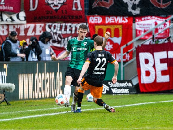 Jano ter Horst (SC Preussen Muenster, 27) im Zweikampf gegen Mika Haas (1. FC Kaiserslautern, 22) Preussen Muenster vs. 1. FC Kaiserslautern, Fussball, 2. Bundesliga, 23. Spieltag, Saison 2025 2026, 22.02.2026 DFL REGULATIONS PROHIBIT ANY USE OF PHOTOGRAPHS AS IMAGE SEQUENCES AND OR QUASI-VIDEO, Preussen Muenster vs. 1. FC Kaiserslautern, Fussball, 2. Bundesliga, 23. Spieltag, Saison 2025 2026, 22.02.2026 Muenster