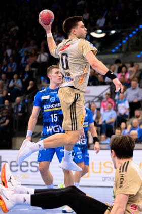 Stuttgart: HBL- 25 26 - TVB Stuttgart - TSV Hannover-Burgdorf Renars Uscins (Hannover) Stuttgart Porsche Arena Baden-Württemberg Deutschland