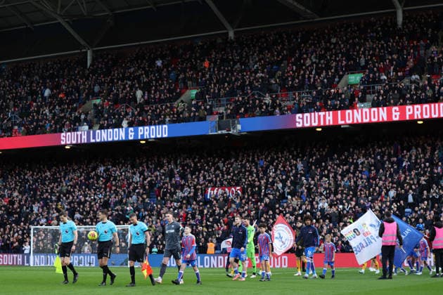 Crystal Palace v Wolverhampton Wanderers - Premier League Players of Crystal Palace and Wolverhampton Wanderers walk out prior to the Premier League match between Crystal Palace and Wolverhampton Wanderers at Selhurst Park in London, England, on February 22, 2026. London Greater London United Kingdom  Copyright: xMIxNewsx originalFilename:fletcher-crystalp260222_np9CR.jpg