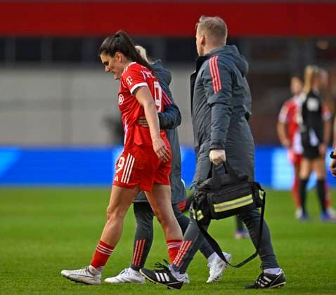 22.02.2026, Google Pixel Frauen-Fussball Bundesliga 2025 2026, 19.Spieltag, FC Bayern München - VfL Wolfsburg, im Bayern-Campus München, Jovana Damnjanovic (FC Bayern München) ist angeschlagen