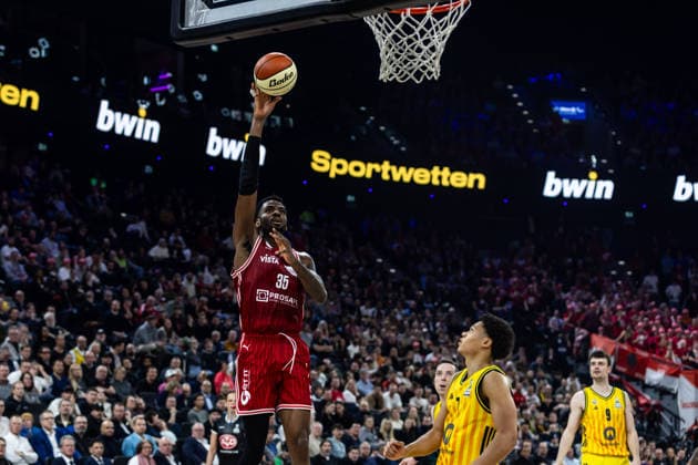 GER, BMW Top Four, Basketball BBL Pokal, Finale, BMA365 Bamberg Baskets - ALBA Berlin. 22.02.2026, SAP Garden, München, GER, BMW Top Four, Basketball BBL Pokal, Finale, BMA365 Bamberg Baskets - ALBA Berlin. Ejiofor Onu (BMA365 Bamberg Baskets, 35) Foto Alexander Trienitz München SAP Garden Bayern Deutschland
