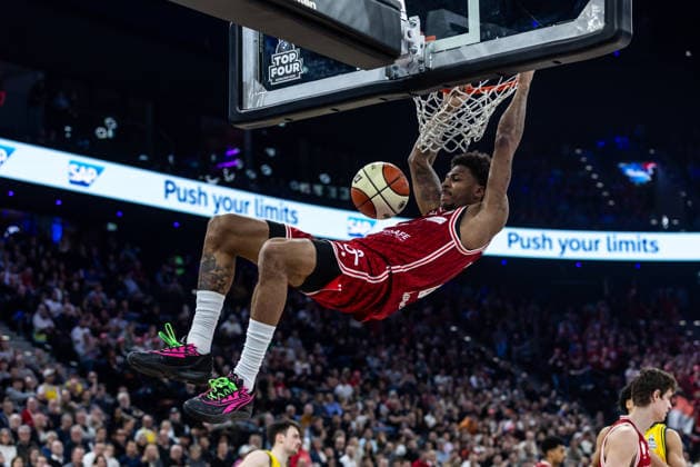 GER, BMW Top Four, Basketball BBL Pokal, Finale, BMA365 Bamberg Baskets - ALBA Berlin. 22.02.2026, SAP Garden, München, GER, BMW Top Four, Basketball BBL Pokal, Finale, BMA365 Bamberg Baskets - ALBA Berlin. Demarcus Demonia (BMA365 Bamberg Baskets, 8) mit einem Dunk Foto Alexander Trienitz München SAP Garden Bayern Deutschland