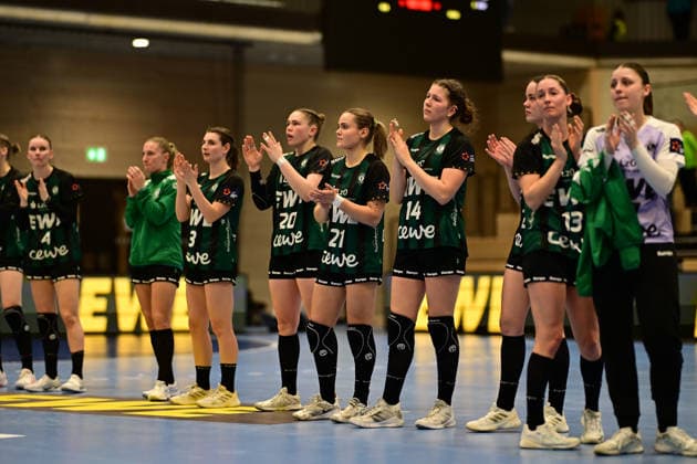 Handball I Frauen I Saison 2025-2026 I EHF European League I VfL Oldenburg - Tertnes Bergen I 22.02.2026 Schaut enttäuscht, betrübt, deprimiert, frustriert, geknickt, gekränkt, niedergeschlagen, unzufrieden, ernüchtert, schlecht gelaunt: VfL Oldenburg Frauen nach der Niederlage gegen Tertnes Bergen Frauen Buxtehude Halle Nord NEU Niedersachsen Deutschland Copyright: xLobeca FelixxSchlikisx