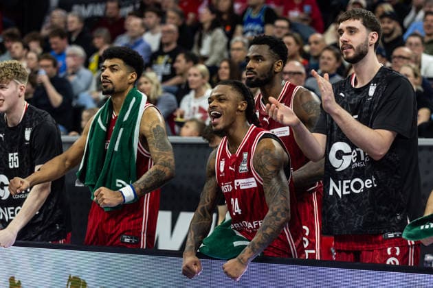 GER, BMW Top Four, Basketball BBL Pokal, Finale, BMA365 Bamberg Baskets - ALBA Berlin. 22.02.2026, SAP Garden, München, GER, BMW Top Four, Basketball BBL Pokal, Finale, BMA365 Bamberg Baskets - ALBA Berlin. Cobe Williams (BMA365 Bamberg Baskets, 24) jubelt Foto Alexander Trienitz München SAP Garden Bayern Deutschland