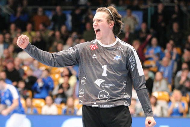22.02.2026 Handball Herren 2025 2026 2. Handball-Bundesliga 20. Spieltag Dessau-Roßlauer HV 06 - HSC 2000 Coburg Anhalt Arena Dessau Janik Patzwaldt (Dessau, 1, grau) nach einem gehaltenen Siebenmeter. Dessau-Roßlau Sachsen-Anhalt Deutschland