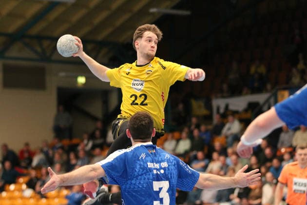 22.02.2026 Handball Herren 2025 2026 2. Handball-Bundesliga 20. Spieltag Dessau-Roßlauer HV 06 - HSC 2000 Coburg Anhalt Arena Dessau Marin Lisac (Coburg, 22, gelb) beim Wurf. Dessau-Roßlau Sachsen-Anhalt Deutschland