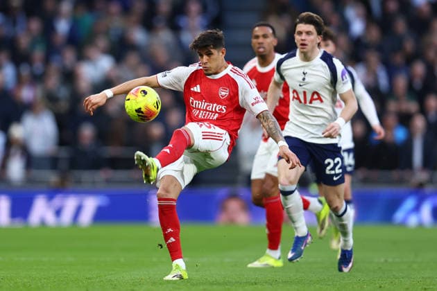 London, England, 22nd February 2026. Piero Hincapie of Arsenal clears the ball during the Tottenham Hotspur vs Arsenal Premier League match at the Tottenham Hotspur Stadium, London. Picture credit should read: Paul Terry Sportimage EDITORIAL USE ONLY. No use with unauthorised audio, video, data, fixture lists, club league logos or live services. Online in-match use limited to 120 images, no video emulation. No use in betting, games or single club league player publications. SPI_015_PT_Tottenham_Arsenal SPI-4545-0015