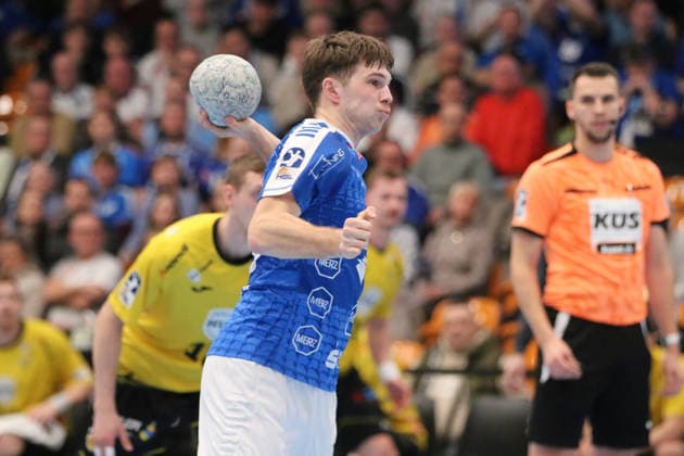 22.02.2026 Handball Herren 2025 2026 2. Handball-Bundesliga 20. Spieltag Dessau-Roßlauer HV 06 - HSC 2000 Coburg Anhalt Arena Dessau David Misovych (Dessau, 18, blau) beim Siebenmeter. Dessau-Roßlau Sachsen-Anhalt Deutschland