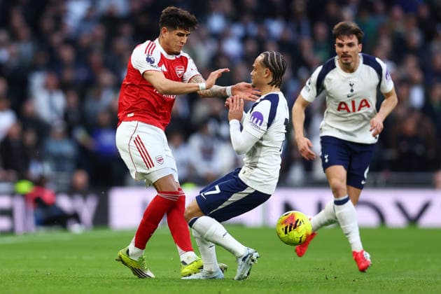London, England, 22nd February 2026. Piero Hincapie of Arsenal and Xavi Simons of Tottenham Hotspur challenge for the ball during the Tottenham Hotspur vs Arsenal Premier League match at the Tottenham Hotspur Stadium, London. Picture credit should read: Paul Terry Sportimage EDITORIAL USE ONLY. No use with unauthorised audio, video, data, fixture lists, club league logos or live services. Online in-match use limited to 120 images, no video emulation. No use in betting, games or single club league player publications. SPI_018_PT_Tottenham_Arsenal SPI-4545-0018