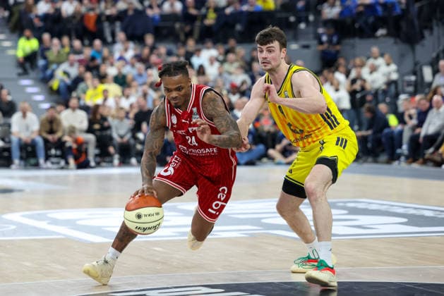 Cobe Williams (BMA365 Bamberg Baskets, 24) mit Jonas Mattisseck (Alba Berlin, 09), GER, BMA365 Bamberg Baskets vs. Alba Berlin, Basketball, BBL Pokal, BMW TOP FOUR, Finale, Saison 2025 2026, 22.02.2026, GER, BMA365 Bamberg Baskets vs. Alba Berlin, Basketball, BBL Pokal, BMW TOP FOUR, Finale, Saison 2025 2026, 22.02.2026 Muenchen Copyright: xEibner-Pressefoto JennixMaulx EP_JML
