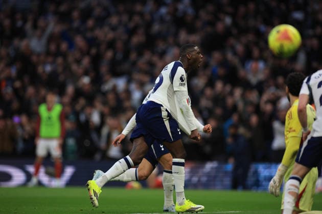 Tottenham Hotspur v Arsenal, Premier League GOAL CELEBRATION Tottenham Hotspur Forward Randal Kolo Muani (39) makes it- 1-1 during the Premier League match between Tottenham Hotspur and Arsenal at Tottenham Hotspur Stadium, London, UK on 22 February 2026. London Tottenham Hotspur Stadium London UK Editorial use only DataCo restrictions apply See www.football-dataco.com , Copyright: xChrisxFoxwellx PSI-23791-0018